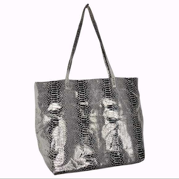 Super soft silver snakeskin tote - Picture 1 of 4